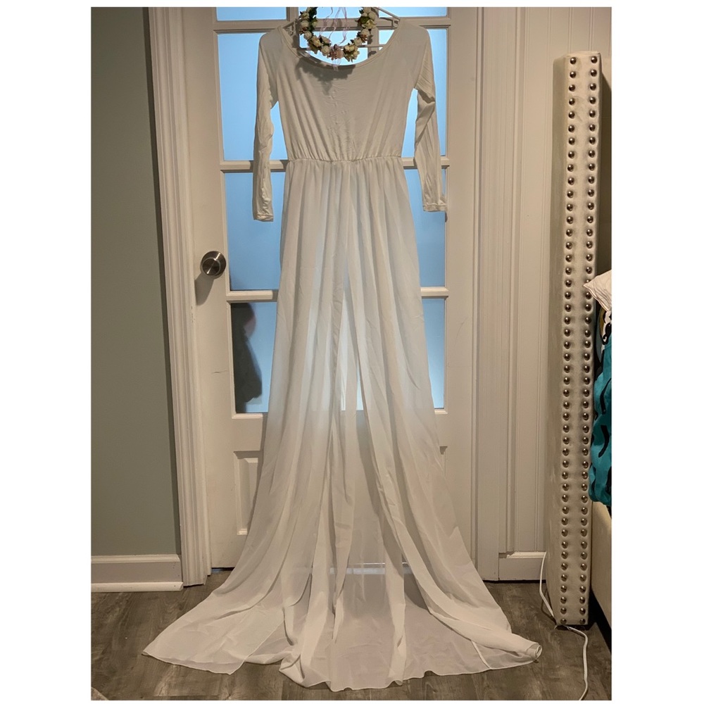 Maternity photo shoot dress with head piece